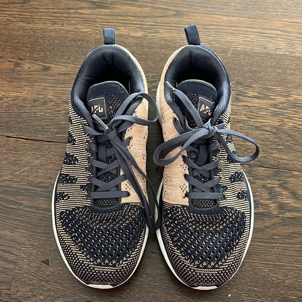 APL Women's Techloom Pro Knit Lace Up Sneakers BLK/Rose Gold